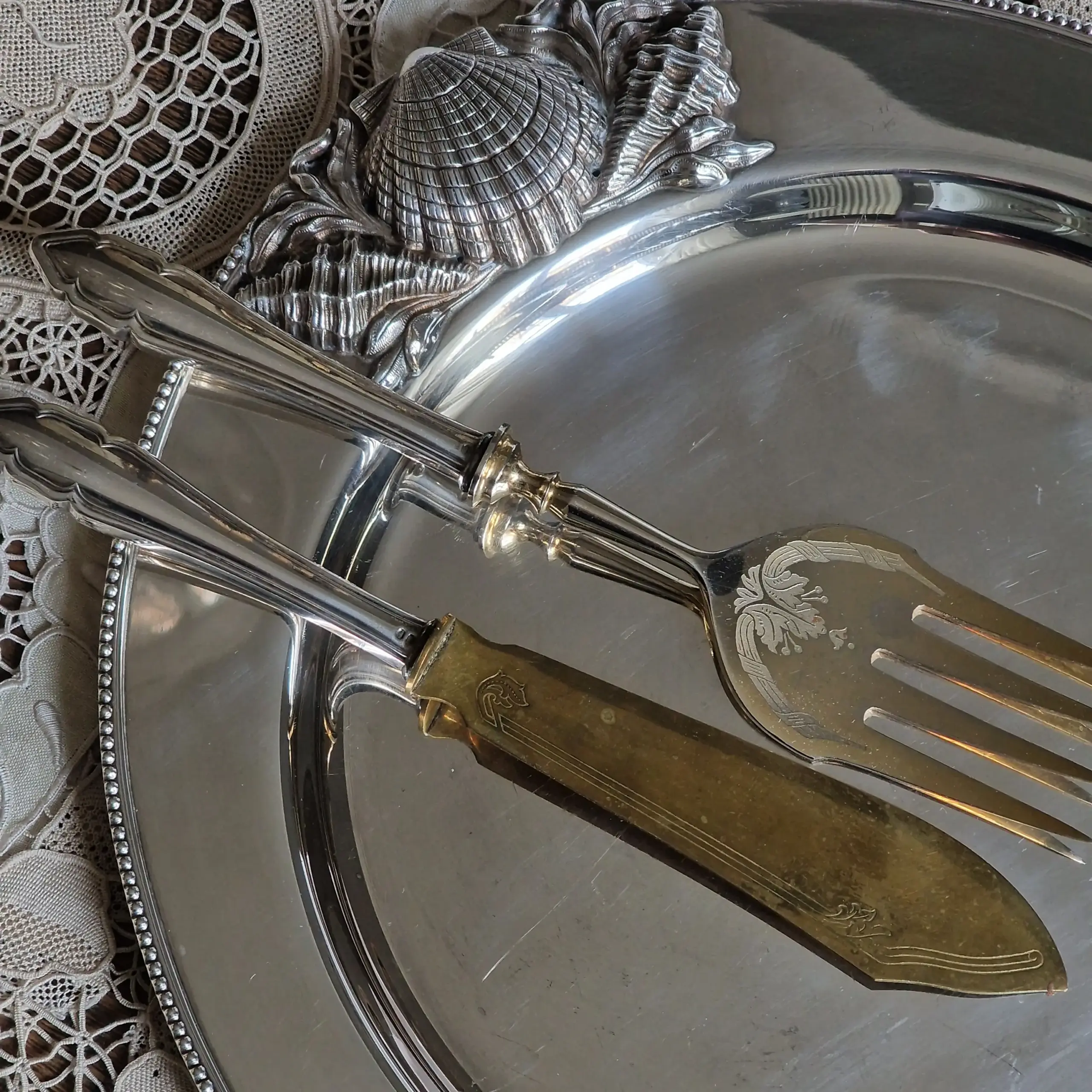Antique Silver-Plated Fish Cutlery Set for Four with Serving Knife & Fork - Image 3